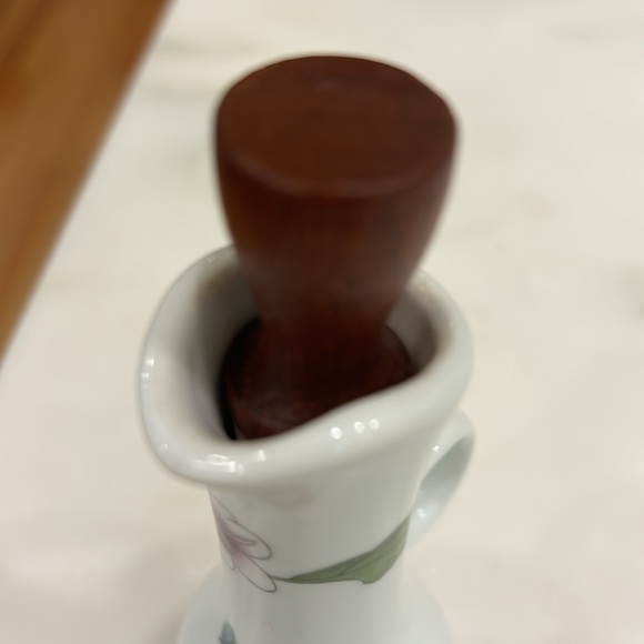 Royal Worcester Evesham Oil or Vinegar Cruets with Wood Stopper - Picture 3 of 4